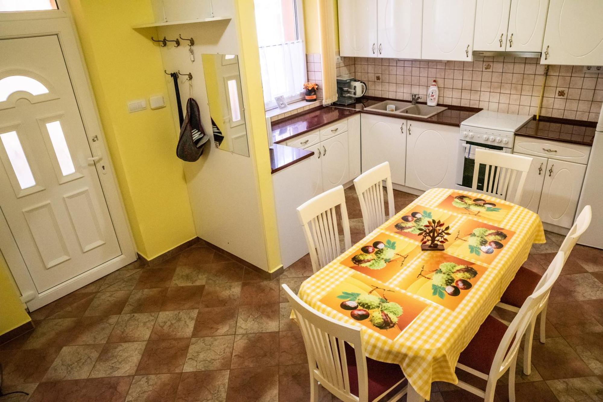 Gesztenye Apartman Mako Exterior photo